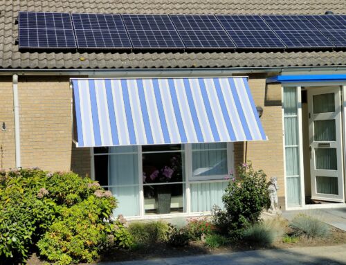 Hoe maakt u zonwering schoon?